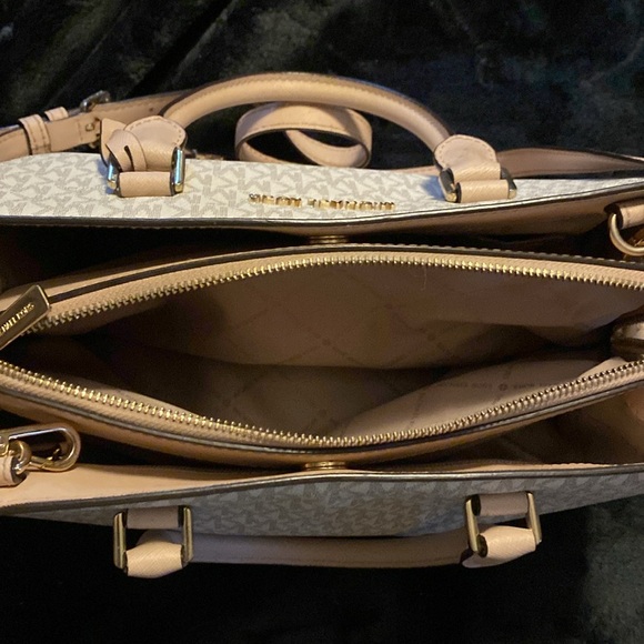 Michael Kors purse - Picture 5 of 5